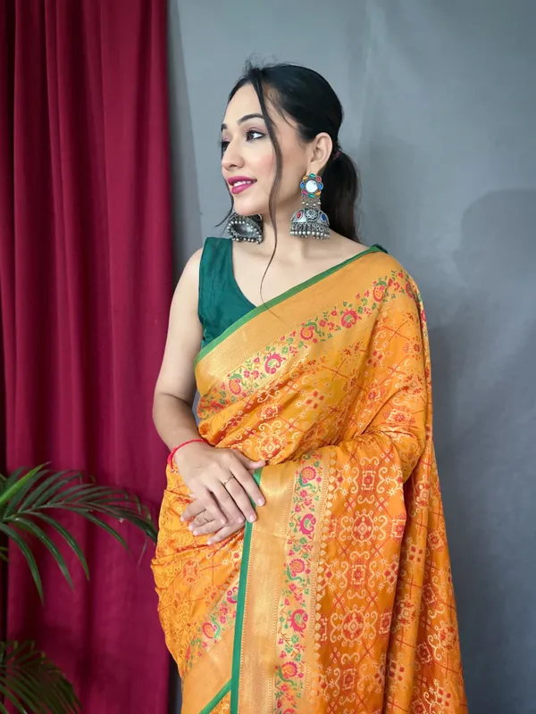 Mustard_Pure_Bandhej_Patola_Silk_Sarees_with_Minakari_Work_With_Blouse_Piece_Attached